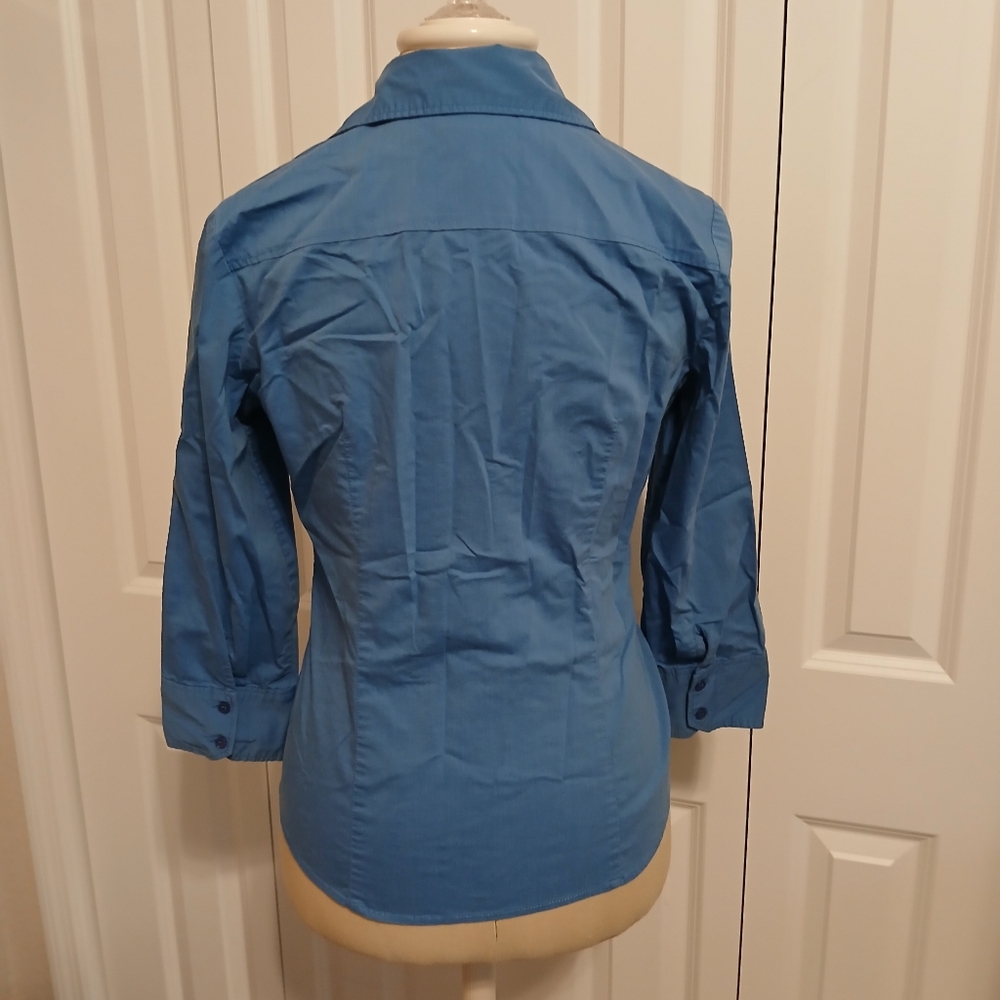 Ladies New York & Company Blue Button Up 3/4 Sleeve Shirt Blouse Small - Picture 2 of 5